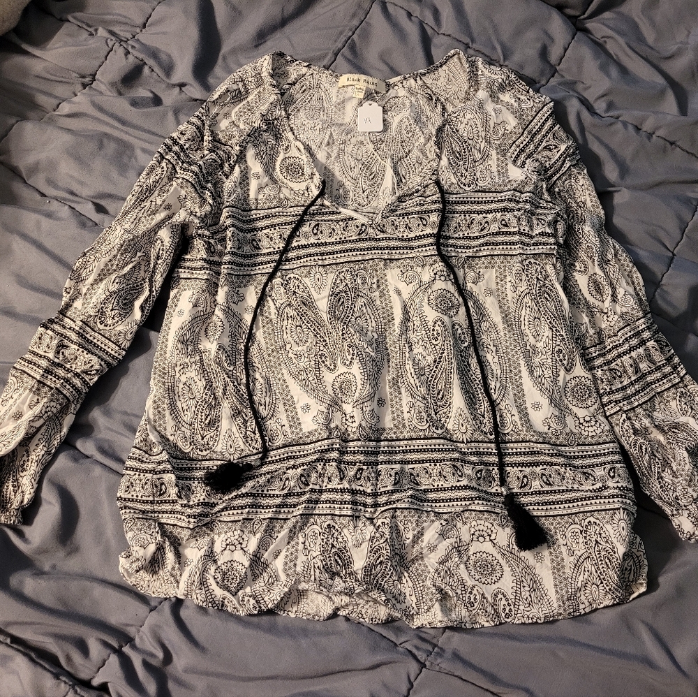 Size large Black Rainn long sleeve blouse